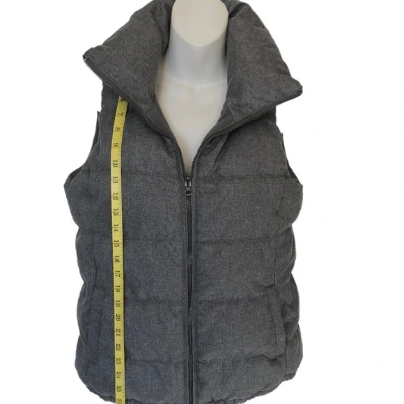 Tweedt Gray Puffer Coat Vest Full Zip front pockets Classic Vest Small Old Navy - Picture 7 of 11